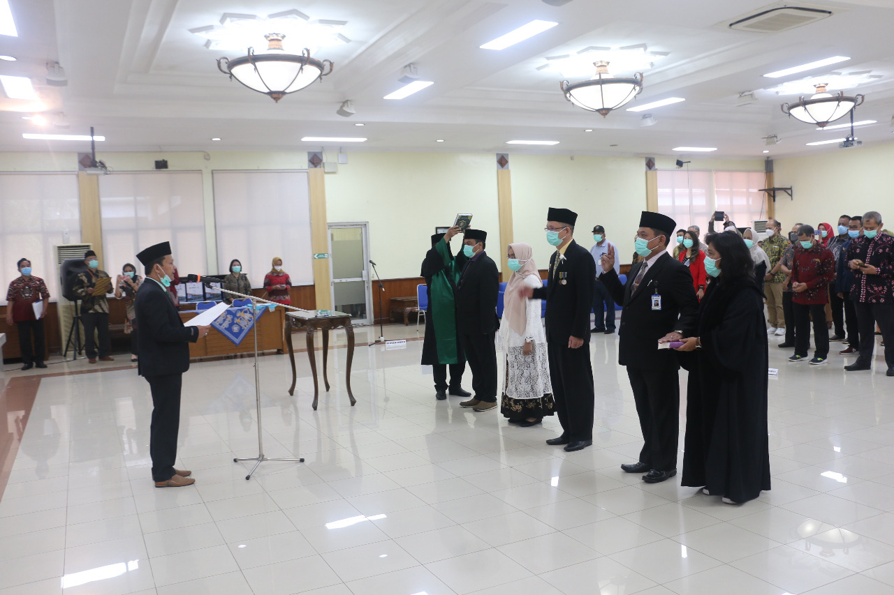 Direktur Polines Lantik 4 Wakil Direktur Baru Masa Bakti 2022-2026