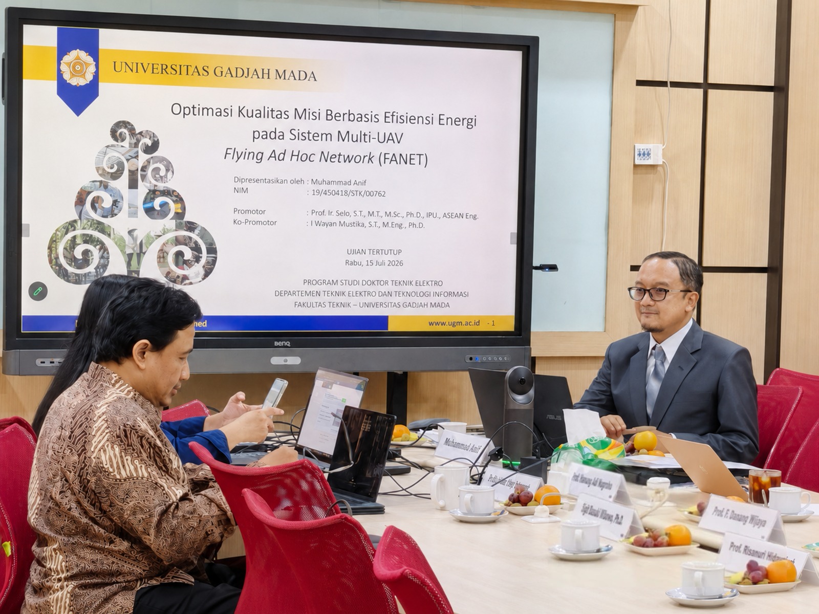 Dosen Polines Raih Gelar Doktor, Kembangkan Algoritma WE-Gen.A untuk Tingkatkan Efisiensi Energi Sistem Multi-UAV
